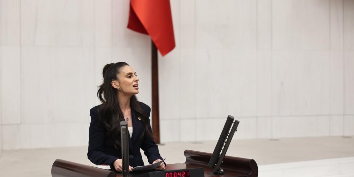 Gizem Özcan’dan Asgari Ücret Çıkışı: “Emekçiler alın teriyle büyüttüğü pastadan kırıntı değil hakkını istiyor”