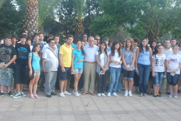 Başkan Ünlü başarılı öğrencileri ödüllendirdi