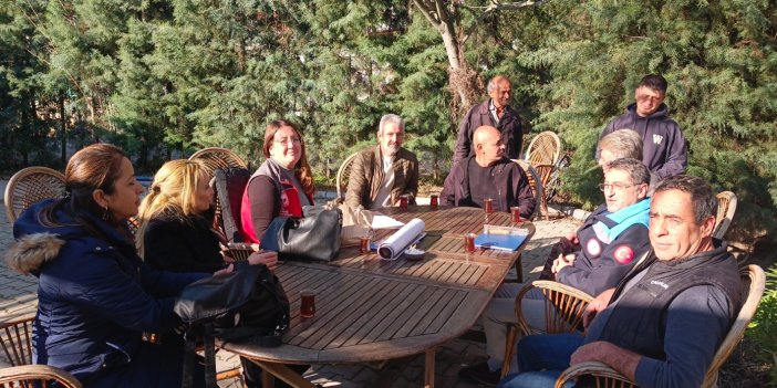 “Cuma Buluşmaları” Kapsamında Üreticilere Yerinde Zeytin Budaması Eğitimi