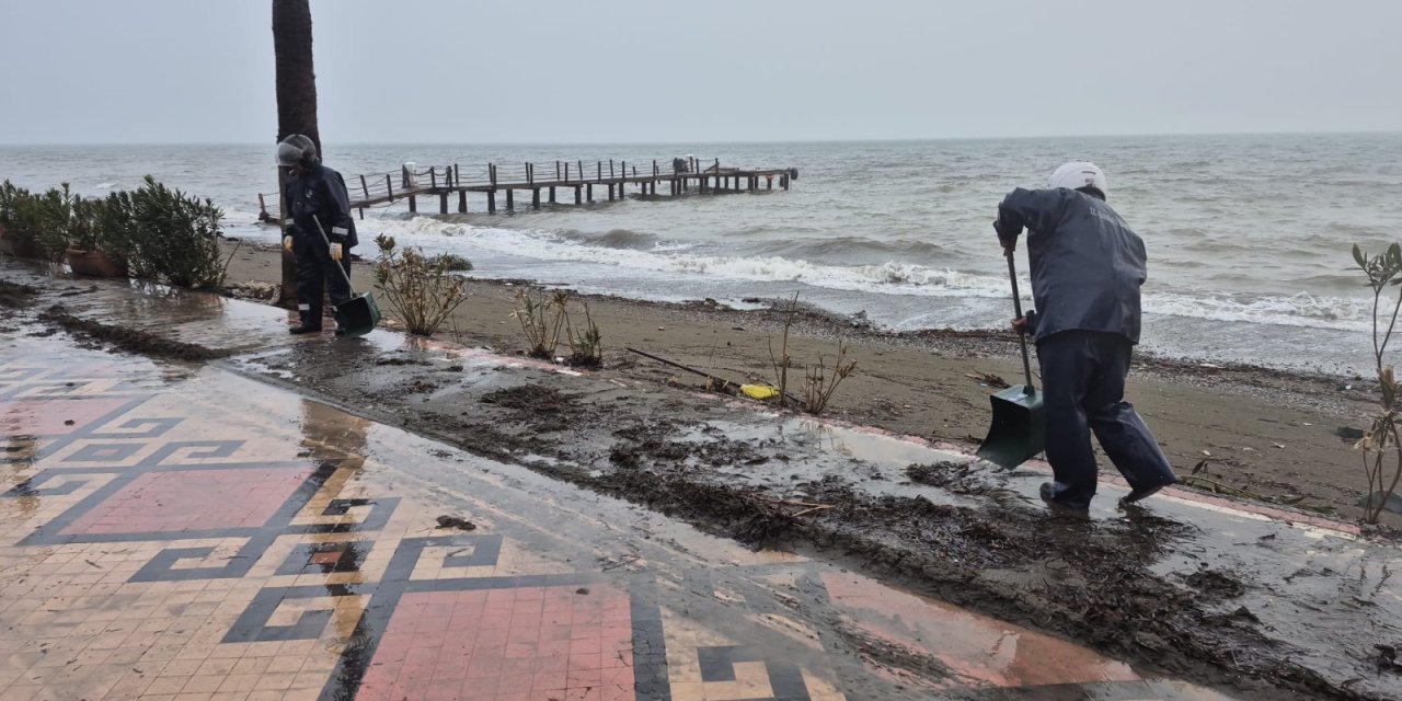 DUYARSIZ DAVRANIŞLAR TEMİZLİK ÇALIŞANLARINI ZORLUYOR