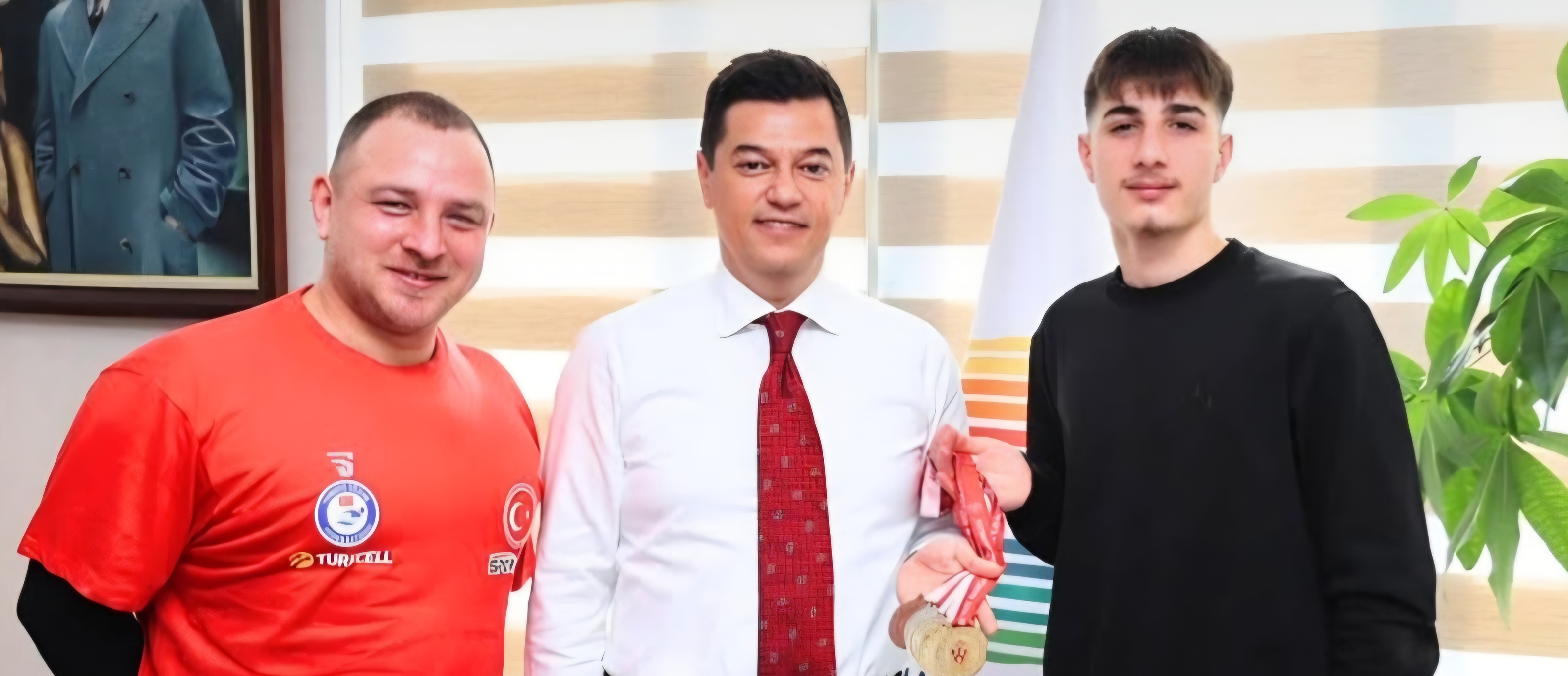 Başkan Ünlü, Marmaris’in Gururu Kadir Kürşat Barbaros’u Tebrik Etti