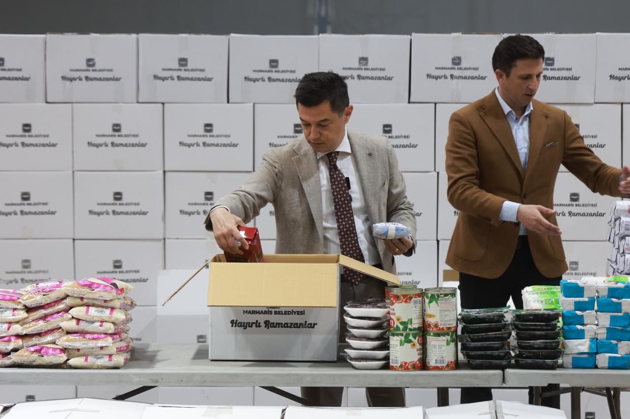GIDA PAKETİ HAZIRLIĞINA KATILAN BAŞKAN ÜNLÜ’DEN RAMAZAN MESAJI