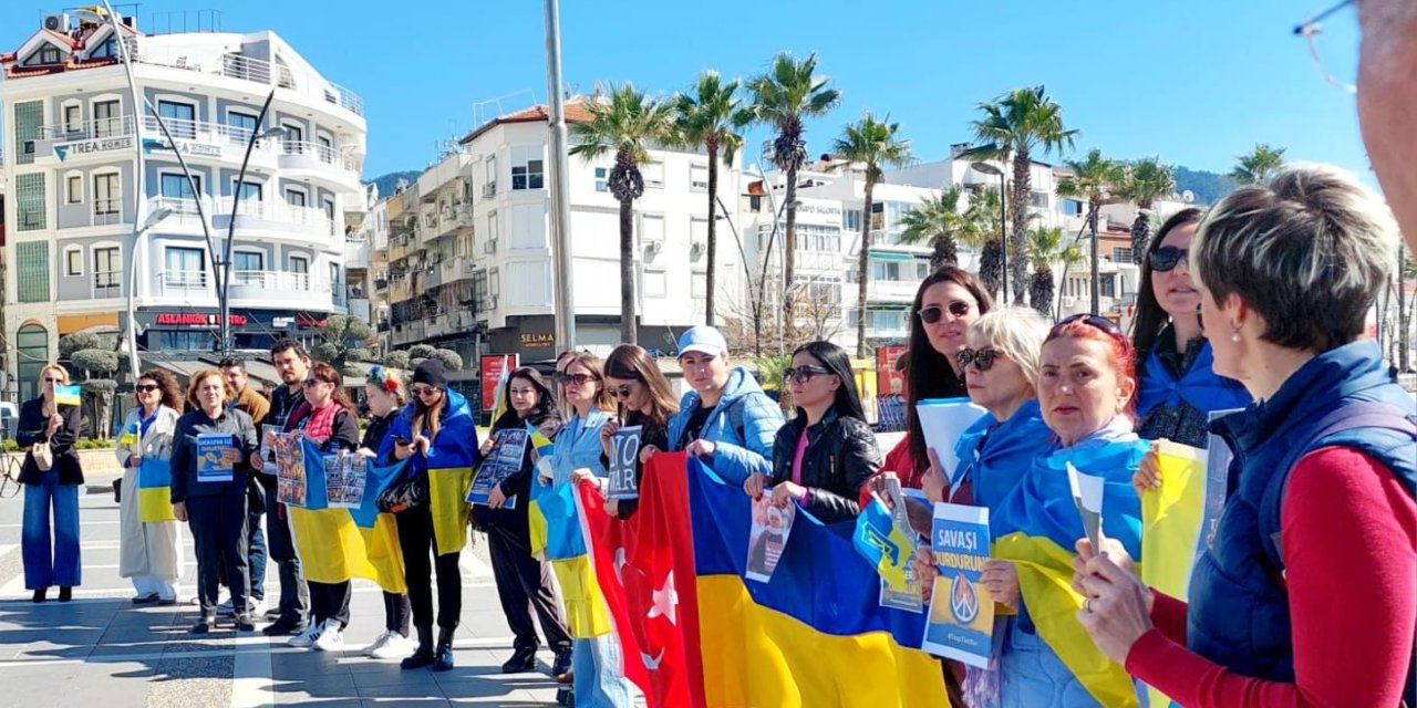 SAVAŞIN 4. YIL DÖNÜMÜNDE UKRAYNA VE TÜRK BAYRAKLI ANMA