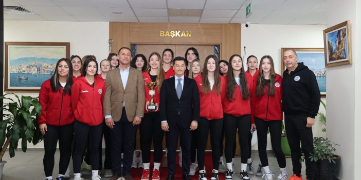 MARMARİS'İN SULTANLARI ZİRVEYİ BIRAKMIYOR