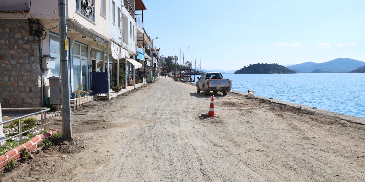 BOZBURUN SAHİL BANDI YENİLENİYOR