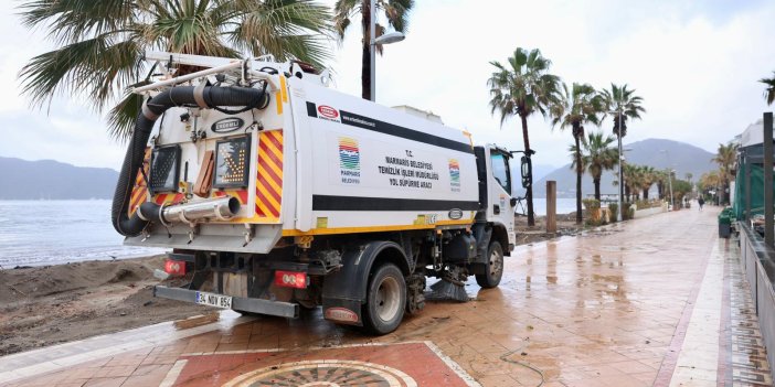 MARMARİS’TE FIRTINA VE SAĞANAK ALARMI: EKİPLER GECE BOYUNCA SAHADAYDI