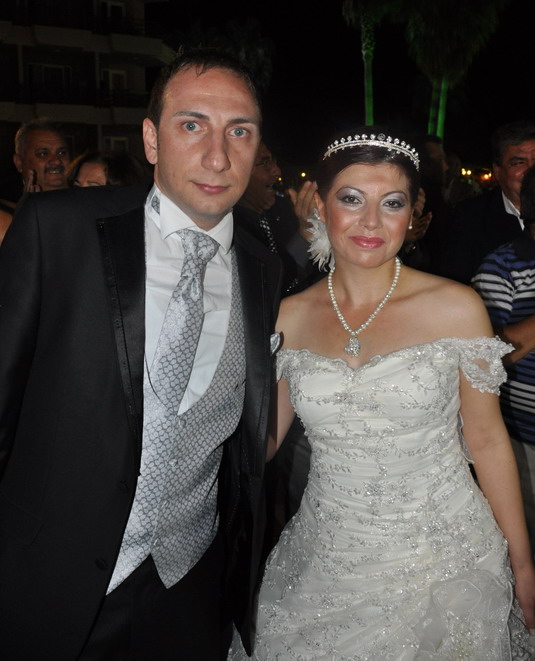 Genç Kaplana görkemli düğün