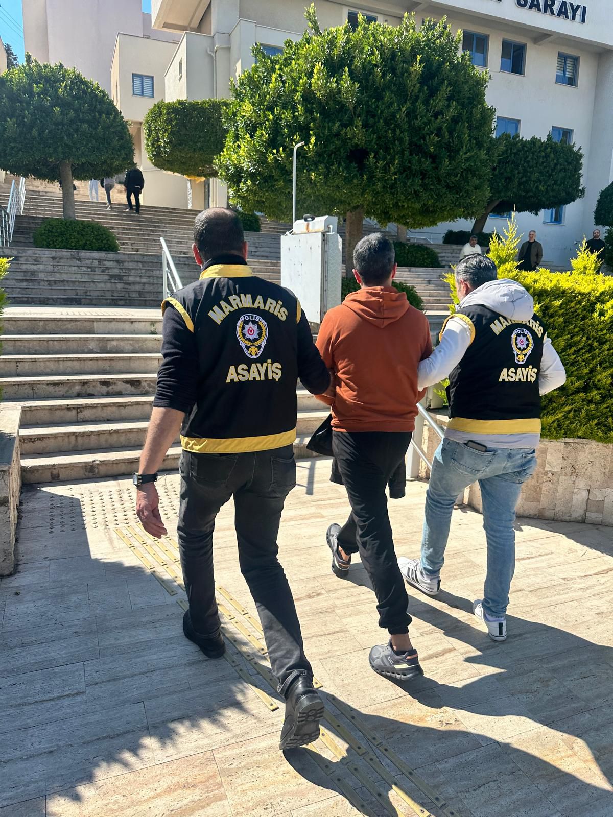 11 Ayrı Suçtan Aranan Şahıs Marmaris’te Yakalandı