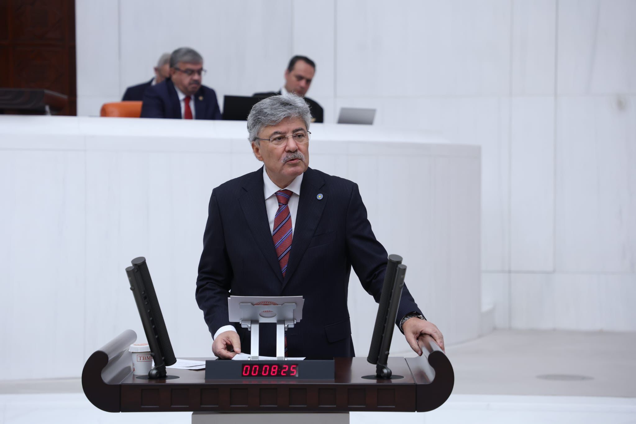Metin Ergun: “Rezervler Eriyor, Ekonomide Tehlike Çanları Çalıyor”