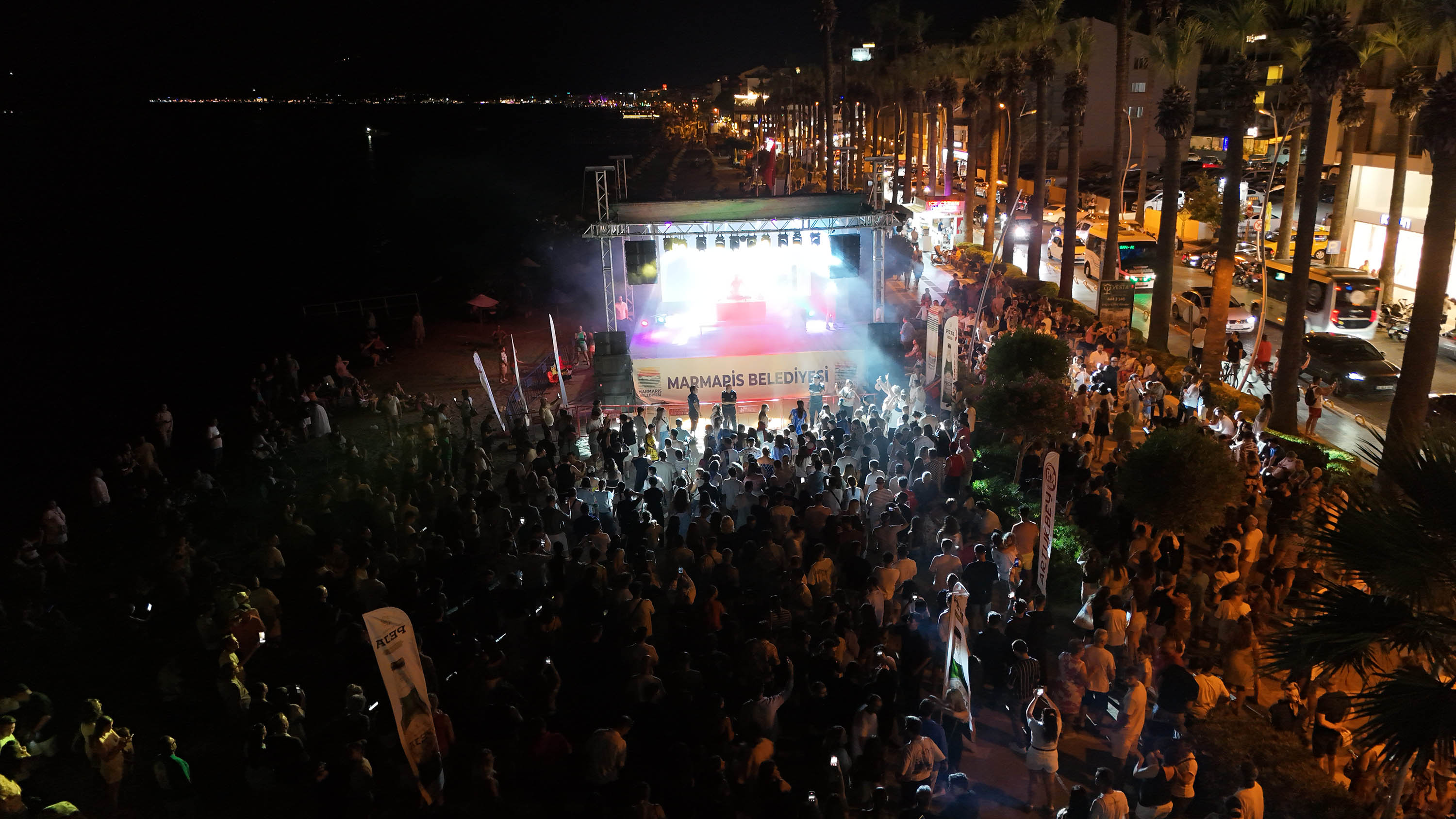 MARMARİS DJ FEST'TE BİNLERCE KİŞİ AYNI RİTİMDE BULUŞTU
