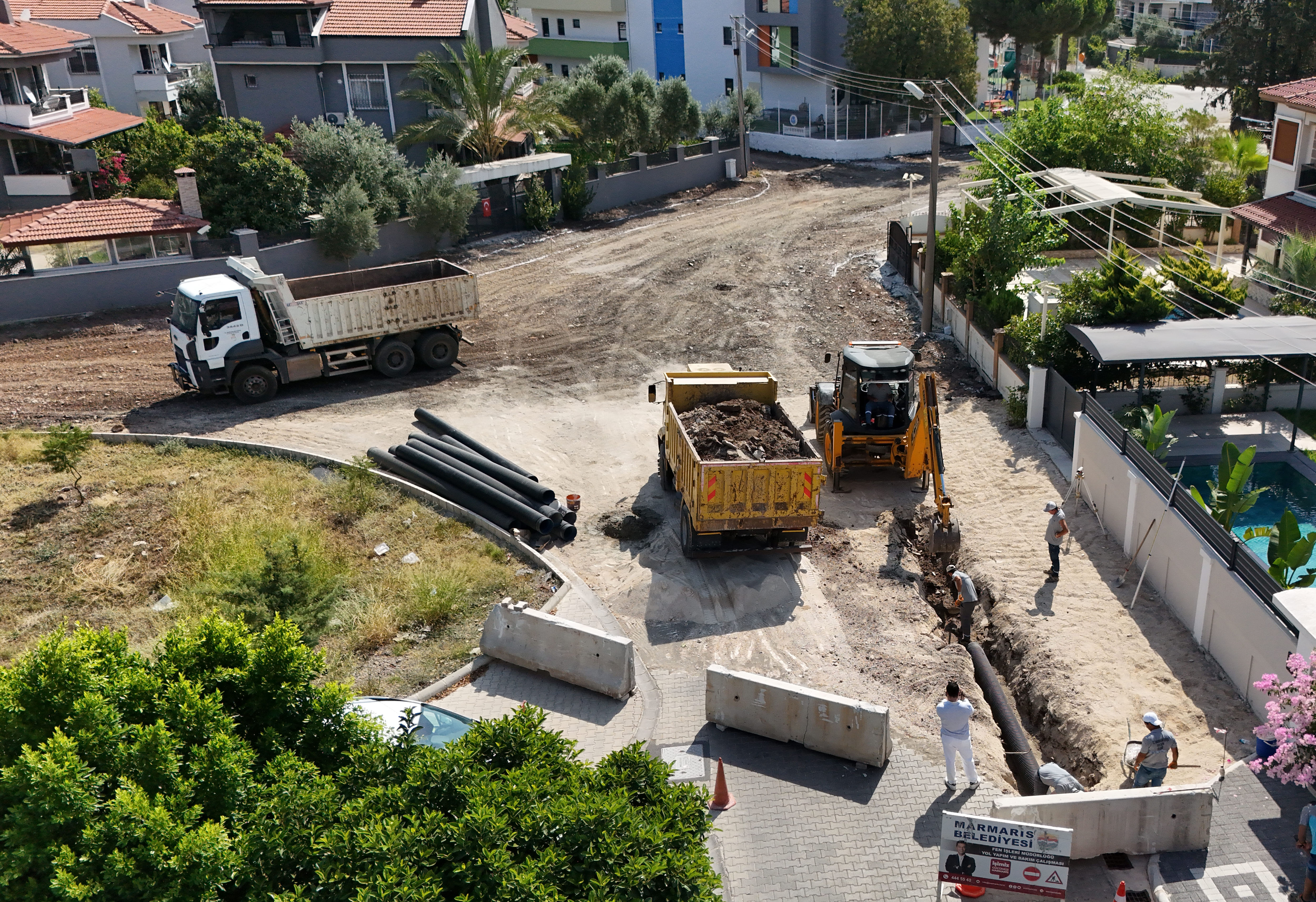 AKTAŞ VE BAĞLIİÇİ’NDE YOLLAR YENİLENİYOR
