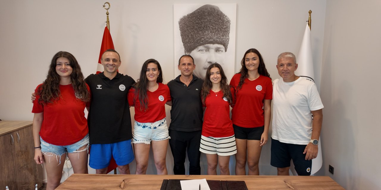 Marmaris Belediyespor Kadın Voleybol Takımı’nda 4 İmza
