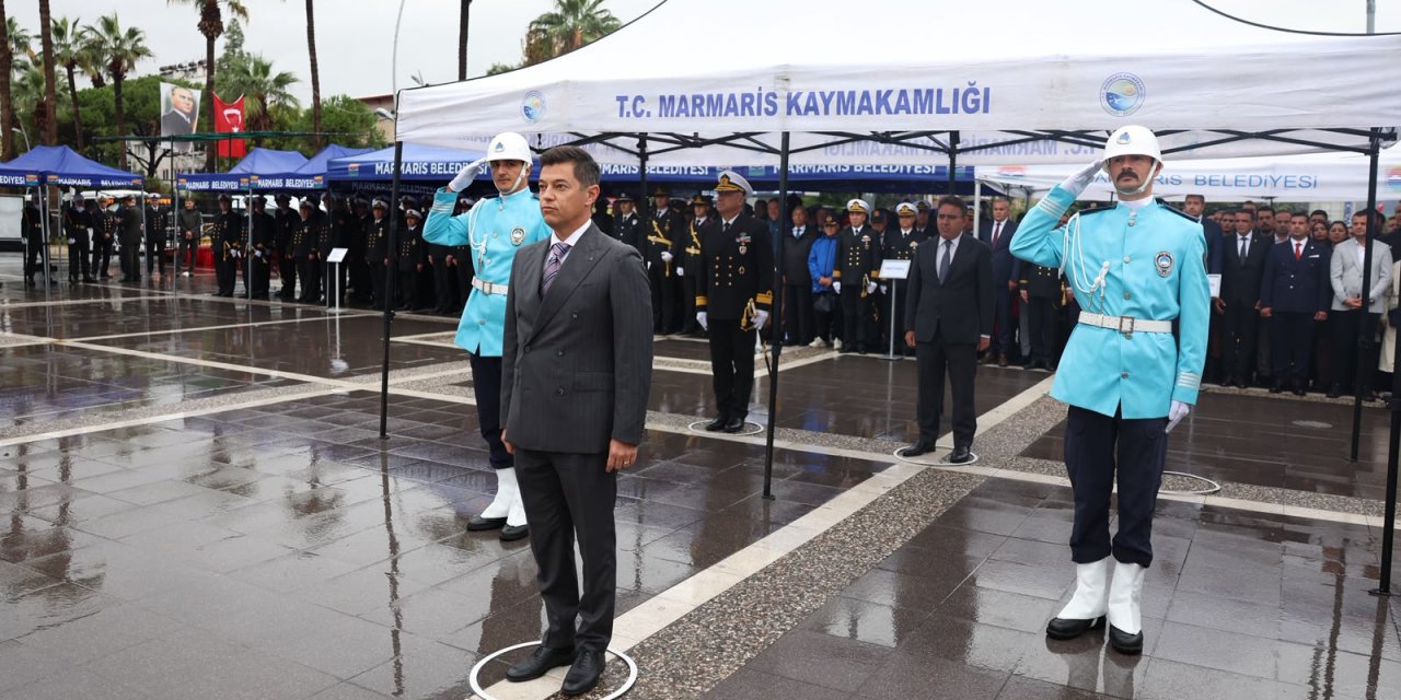 CUMHURİYET BAYRAMI KUTLAMALARI ÇELENK SUNUMUYLA BAŞLADI