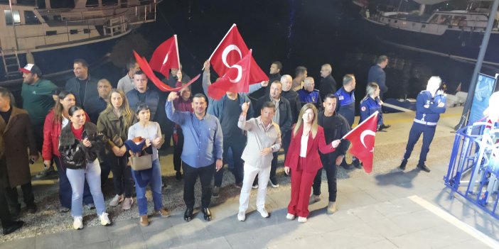 MARMARİS CUMHURİYET İÇİN TEK YÜREK OLDU! FENER ALAYI VE YENİ TÜRKÜ KONSERİYLE 103. YIL COŞKUSU