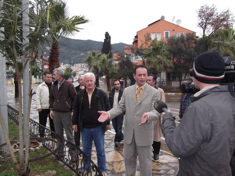 Altınova:"Ünlü'yü Uyardı"