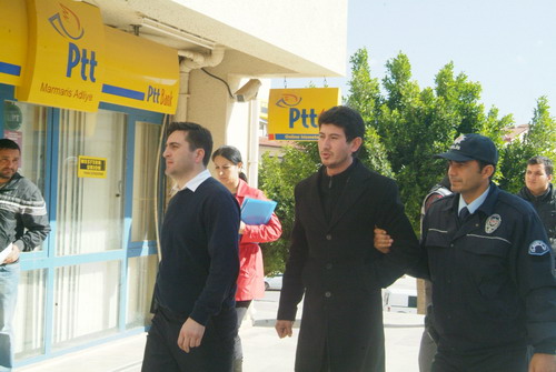 Uçak Gemisini Protesto Girişimi