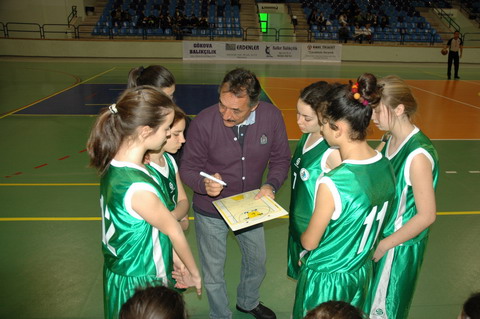 Yıldız Kızlar Basketbol Maçları Başladı