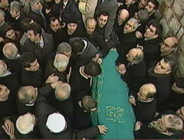 Gözyaşları Erbakan için