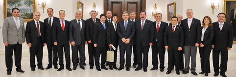 Birlikteliğiniz uzun, ülkeye örnek olsun!