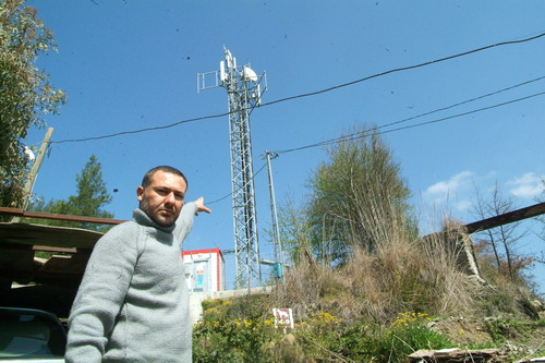KÖYLÜNÜN BAZ İSTASYONU TEPKİSİ