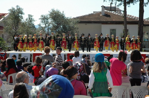 Armutalan Çocuk Bayramını Coşkuyla Kutladı