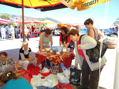 CHPLİ KADINLARDAN ANNELER GÜNÜ KERMESİ