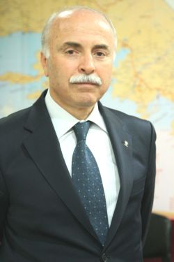 Ama Üç Parti de Mutsuz