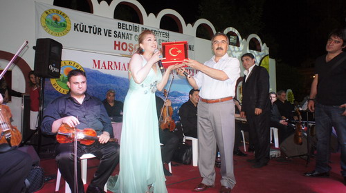 BELDİBİ'NDE MUAZZEZ ERSOY FIRTINASI