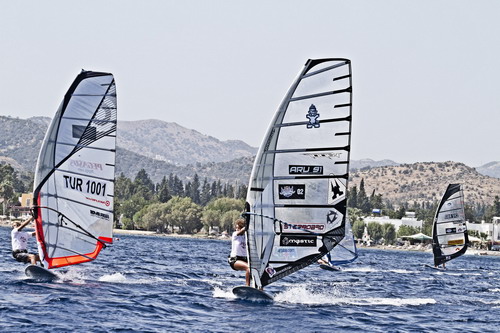 Windsurf Yarışında ilk gün tamamlandı.