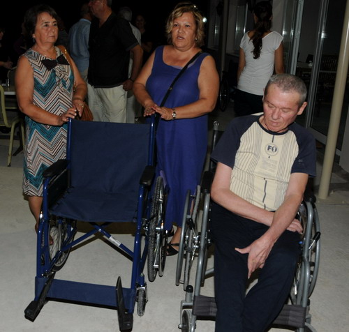 MENDER İhtiyaç Sahiplerine Tekerlekli Sandalye Verdi