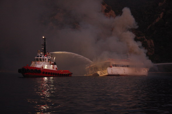 Marmaris'te tur teknesinde yangın