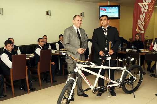 ÖZGÜRLÜĞÜN KEYFİNİ SÜRÜYORUZ