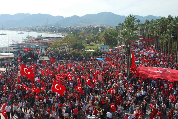 Marmariste Binlerce Kişi Terör Lanetledi