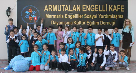 Engelli Kafe'ye getirdiler‏