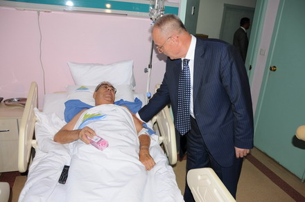 Başkan Muhammet Ünlü Bayram Dolayısıyla Hasta Ziyaretlerinde Bulundu
