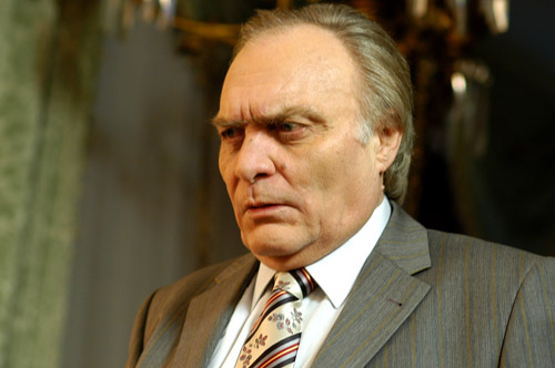 Tiyatro sanatçısı İstemi Betil yaşama veda etti.