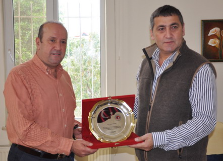 Başkan Öztürkten teşekkür plaketi