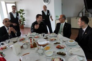 Bursa Valisi Harput'tan Futbolculara Moral