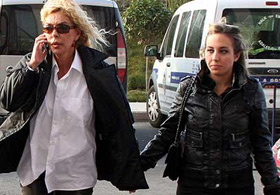 Ünlü Oyuncunun Kızına Dayak ŞOKU!