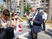 Marmaris'te turistlere Maske tak (wear a mask) uyarısı