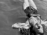 Serenay Sarıkaya'nın paylaştığı deniz pozlarına beğeni yağdı