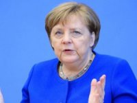 Merkel: " Tünelin ucundaki ışık epey uzak. Virüs dönüş yaptı "