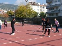 Menteşe Belediyesinden Ev Hanımlarına Ücretsiz Tenis Kursu
