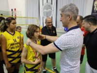 MİNİK VOLEYBOLCULAR ZAFER BAYRAMI İÇİN OYNADI