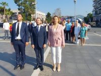 CHP Atatürk Anıtına Çelenk Sundu