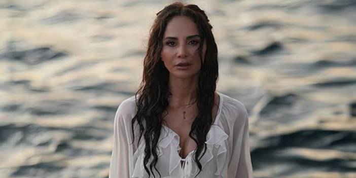 YAZ MEVSİMİNE RENK KATTI: BETÜL DEMİR “YÜZDÜ KIYIYA” İLE GERİ DÖNDÜ!