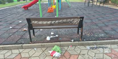 Park değil, çöplük! Armutalan’daki çocuk parkı sorumsuzlar yüzünden çöplüğe döndü