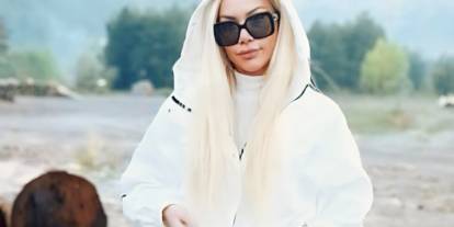 FULYA ÜNAL SAHNEDE GÜLLÜYÜ YAŞATIYORUM