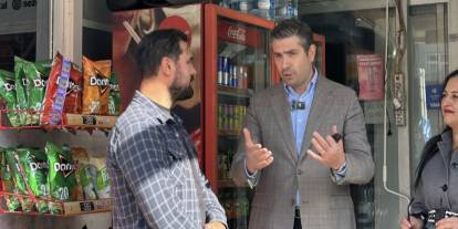 AK Parti Marmaris İlçe Başkanı Muzaffer Aravi’den Ulusal Egemenlik Caddesi’nde Esnaf Ziyareti