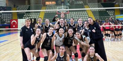 Marmaris Belediyesi FK U14 Voleybol Takımı Yarı Finallerde